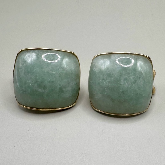 Vintage 14k Yellow Gold Green Jade Omega Back Earrings - Picture 2 of 5